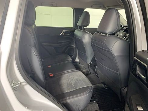 Used 2024 Mitsubishi Outlander SE image 27