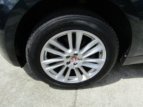 Used 2017 Jaguar F-PACE Prestige image 13