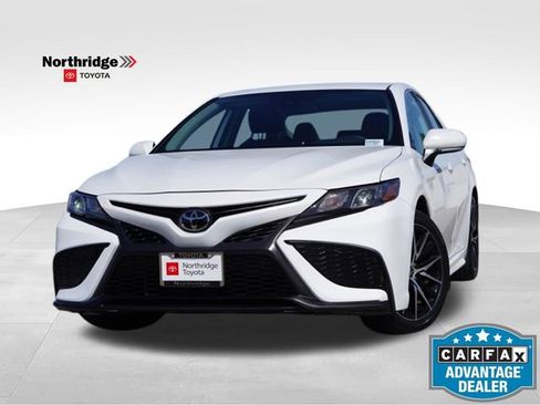 Used 2024 Toyota Camry SE FWD image 1