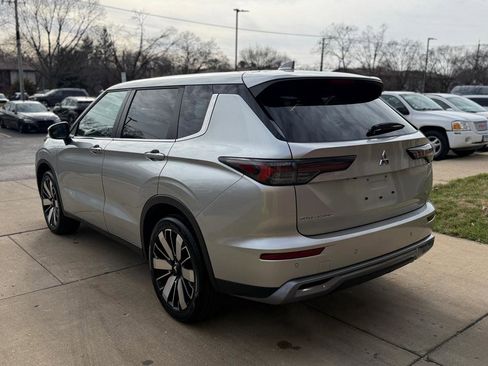 Used 2025 Mitsubishi Outlander SE image 5