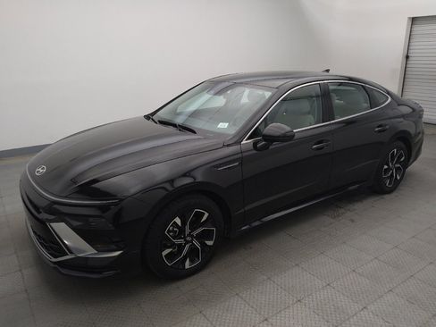 Used 2025 Hyundai Sonata SEL FWD image 2