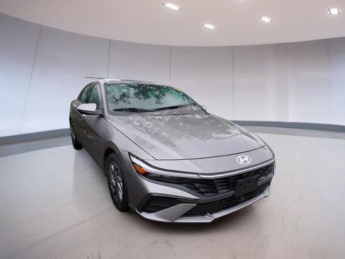 Used 2024 Hyundai Elantra SEL FWD image 1