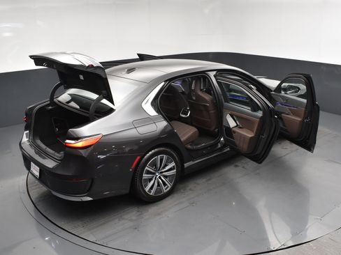 Used 2024 BMW i7 eDrive50 RWD image 25