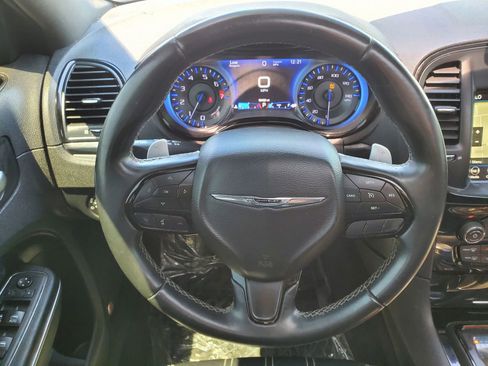 Used 2018 Chrysler 300 S w/ 300S Premium Group image 14