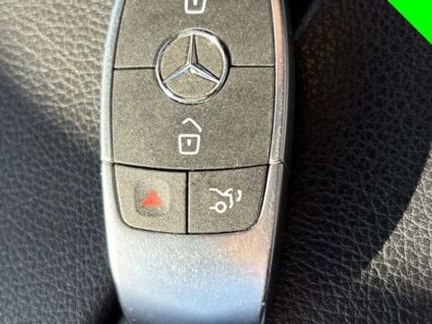 Used 2021 Mercedes-Benz GLC 300 4MATIC image 24