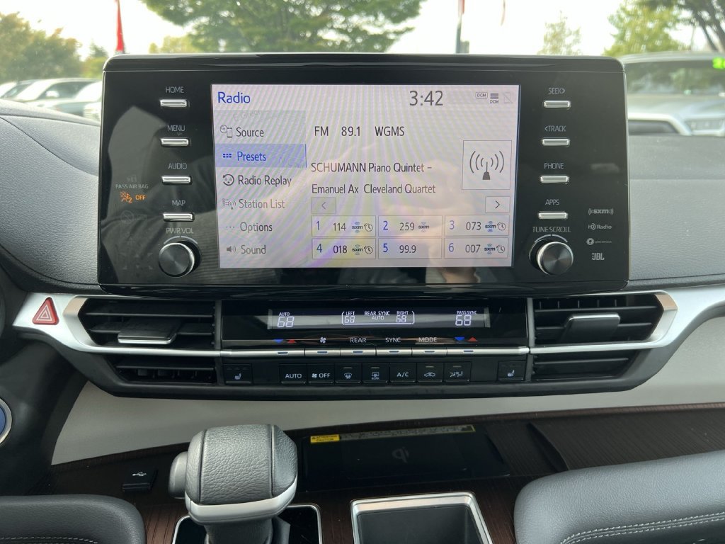 Used 2022 Toyota Sienna XLE w/ XLE Plus Package AWD/4WD image 18