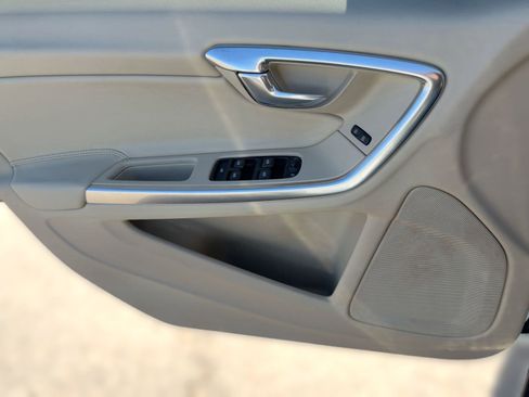 Used 2015 Volvo S60 T5 Premier image 10