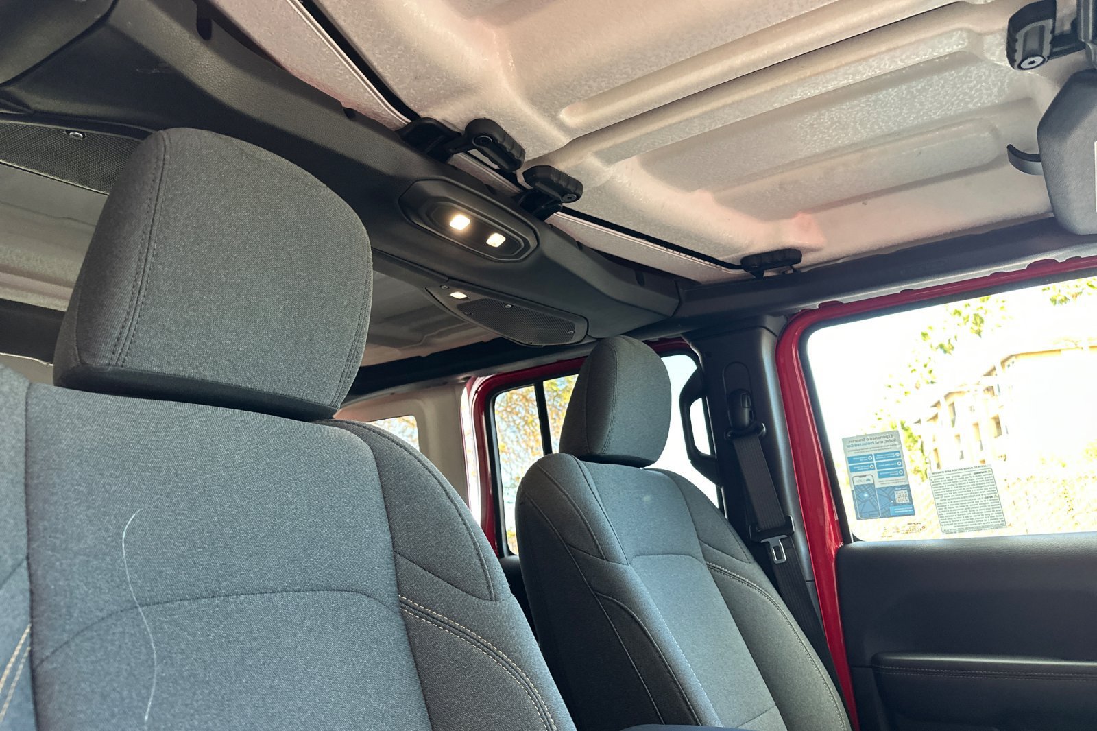 Used 2025 Jeep Wrangler Unlimited Sahara w/ Safety Group AWD/4WD image 17