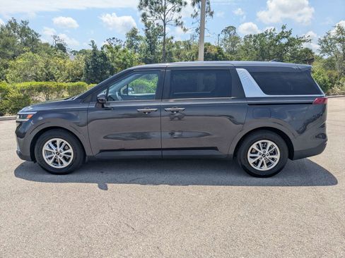 Used 2022 Kia Carnival LX FWD image 8
