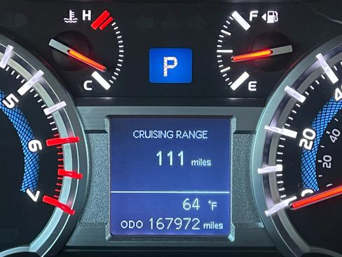 Used 2017 Toyota 4Runner SR5 AWD/4WD image 33
