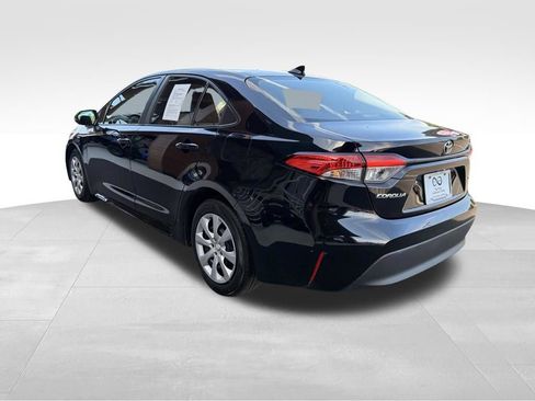 Used 2025 Toyota Corolla LE w/ Convenience Package FWD image 5