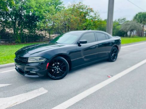 Used 2018 Dodge Charger SXT Plus w/ Blacktop Package RWD image 1