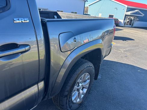 Used 2018 Toyota Tacoma TRD Off-Road image 11
