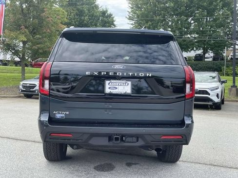 Certified 2025 Ford Expedition Active AWD/4WD image 4