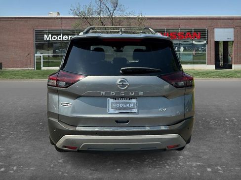 Used 2021 Nissan Rogue SV w/ Premium Package FWD image 3