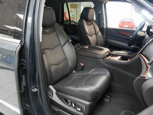 Used 2019 Cadillac Escalade Luxury w/ LPO, Radiant Package image 27