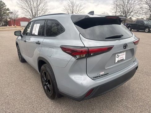Used 2025 Toyota Highlander XLE image 3