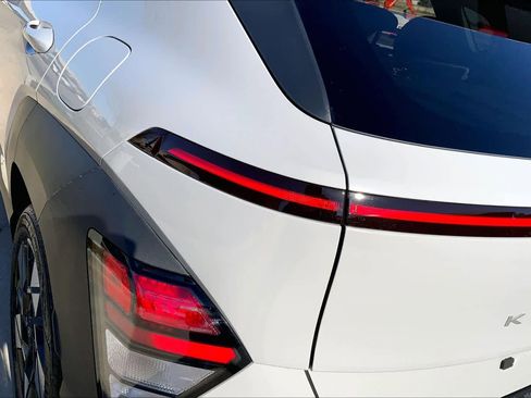 Used 2025 Hyundai Kona SEL image 28