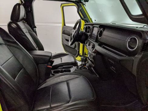 Used 2023 Jeep Wrangler Unlimited Sahara w/ Cold Weather Group image 21