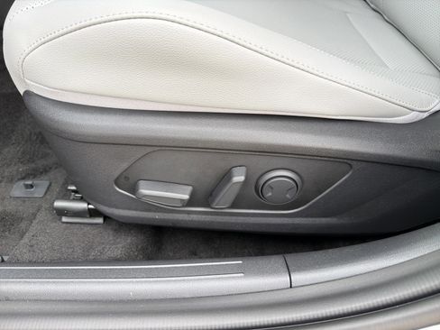 New 2026 Hyundai Elantra Limited FWD image 25