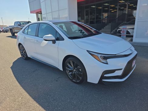 Used 2024 Toyota Corolla SE FWD image 1