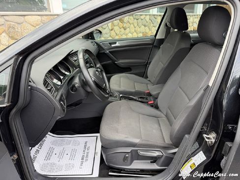 Used 2019 Volkswagen Golf 4-Door FWD image 4
