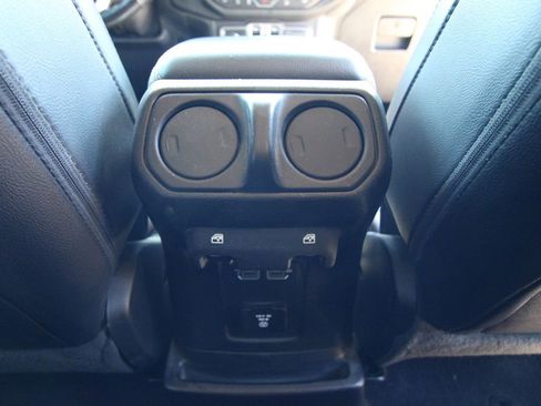 Used 2019 Jeep Wrangler Unlimited Sahara w/ Dual Top Group AWD/4WD image 39