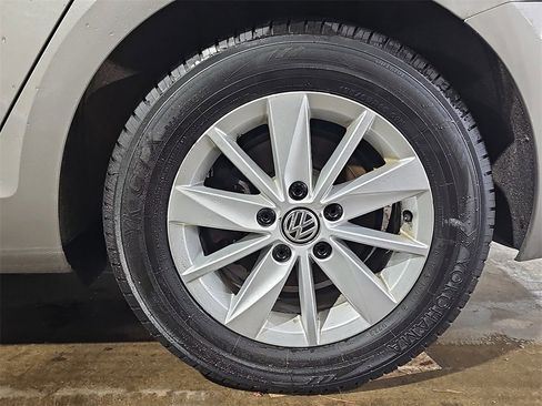 Used 2015 Volkswagen Golf S image 33