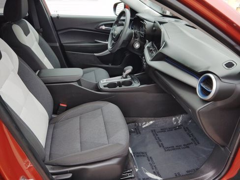 Used 2024 Chevrolet Trax LS w/ LS Convenience Package FWD image 30