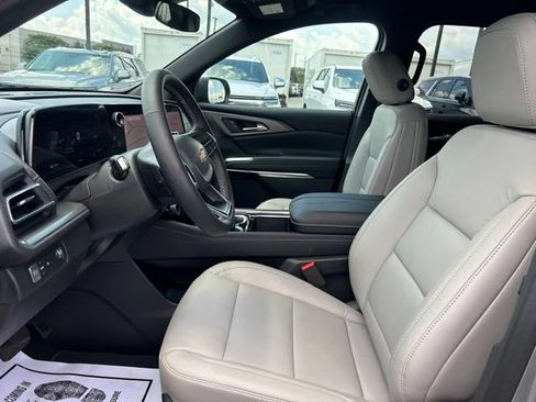 Used 2026 Chevrolet Traverse LT FWD image 15