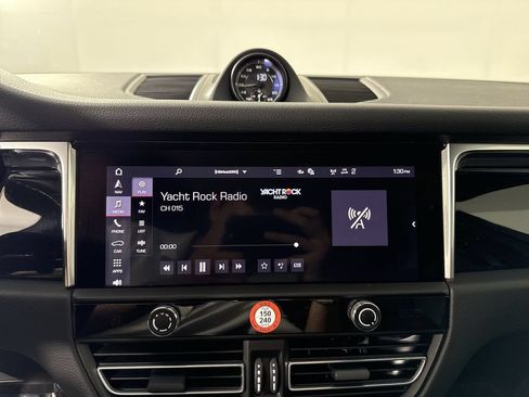 Certified 2026 Porsche Macan AWD/4WD image 28