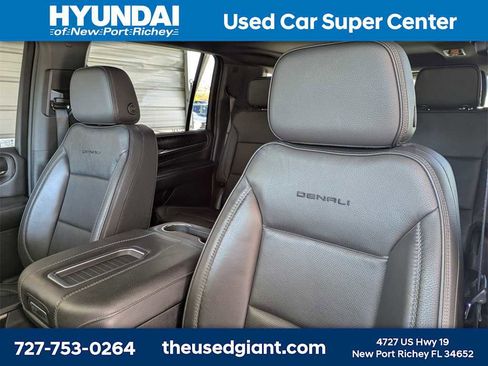 Used 2022 GMC Yukon XL Denali w/ Denali Premium Package image 7