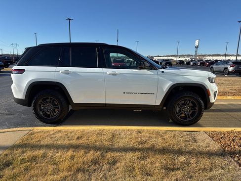 Used 2024 Jeep Grand Cherokee Trailhawk w/ Luxury Tech Group III image 4