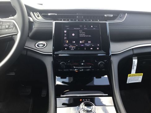 New 2025 Jeep Grand Cherokee Altitude image 14