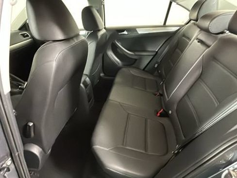 Used 2017 Volkswagen Jetta SE FWD image 25