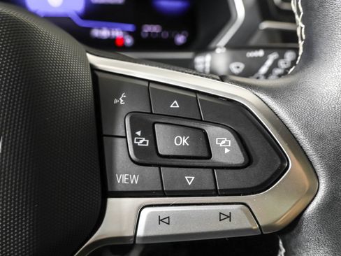 Used 2023 Volkswagen Tiguan SE R-Line image 28