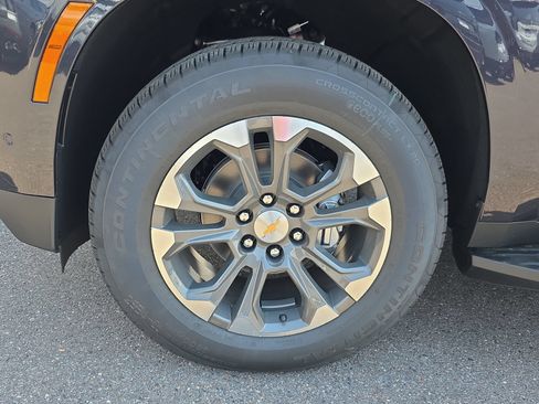 New 2026 Chevrolet Suburban LT w/ Advanced Technology Package AWD/4WD image 9