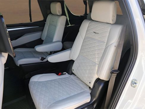 Certified 2025 Cadillac Escalade V w/ LPO, ONYX Package image 23