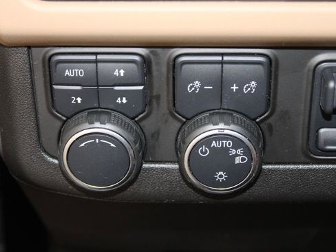 Used 2021 Chevrolet Tahoe Premier w/ Premium Package AWD/4WD image 43