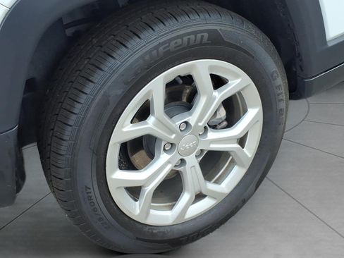 Used 2024 Jeep Compass Latitude AWD/4WD image 5