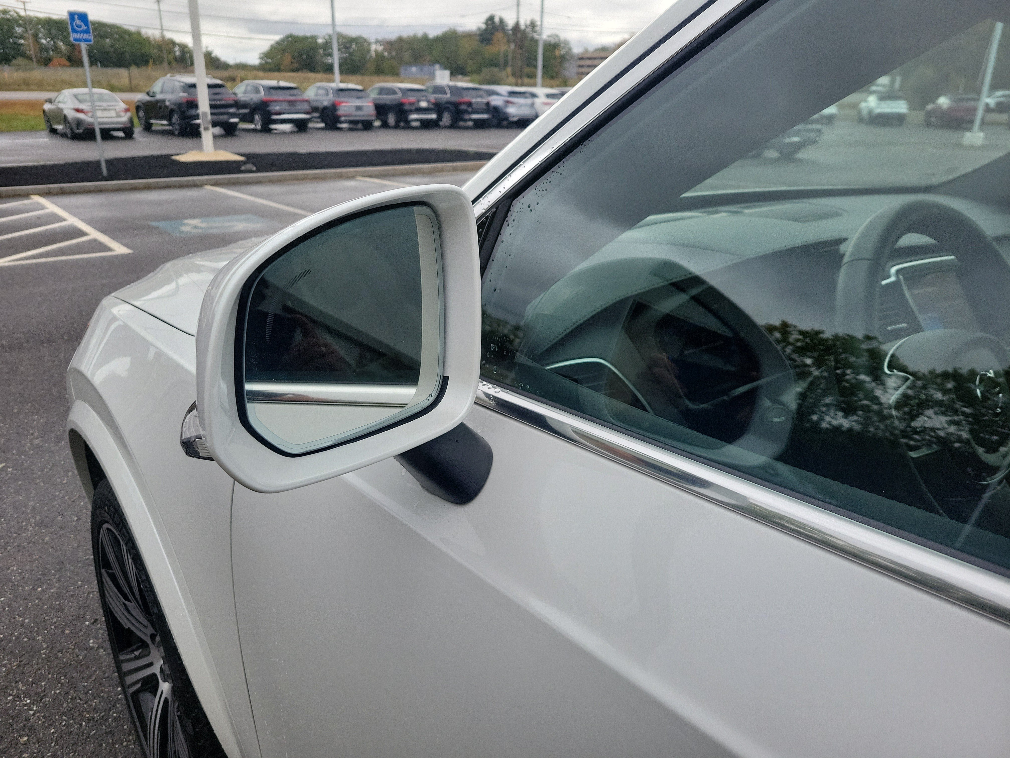Used 2025 Volvo XC90 B6 Ultra AWD/4WD image 13