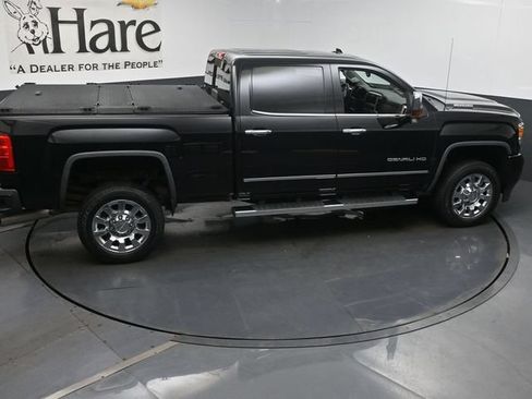 Used 2019 GMC Sierra 2500 Denali w/ Duramax Plus Package AWD/4WD image 40