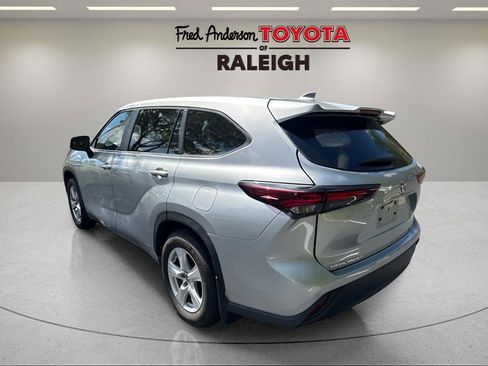 Used 2024 Toyota Highlander LE image 17