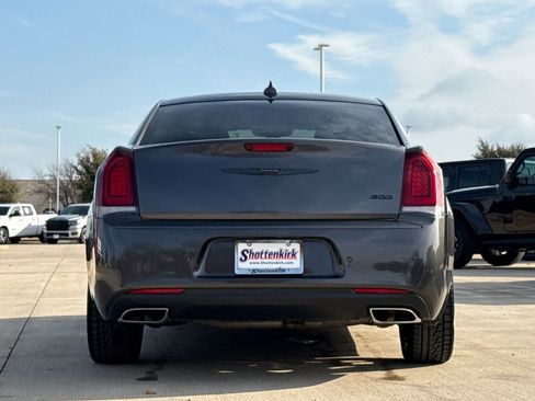 Used 2023 Chrysler 300 Touring L RWD image 7