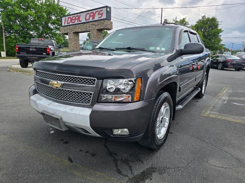 Used 2011 Chevrolet Avalanche LT w/ Luxury Package AWD/4WD image 7