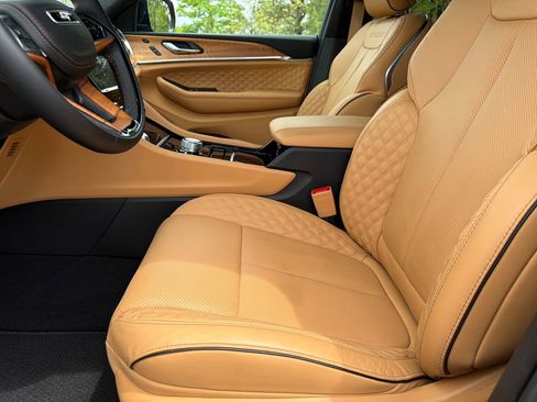 Used 2025 Jeep Grand Cherokee Summit image 30