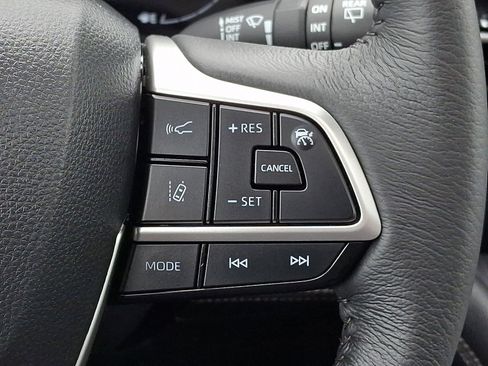 Used 2025 Toyota Sienna XLE image 22