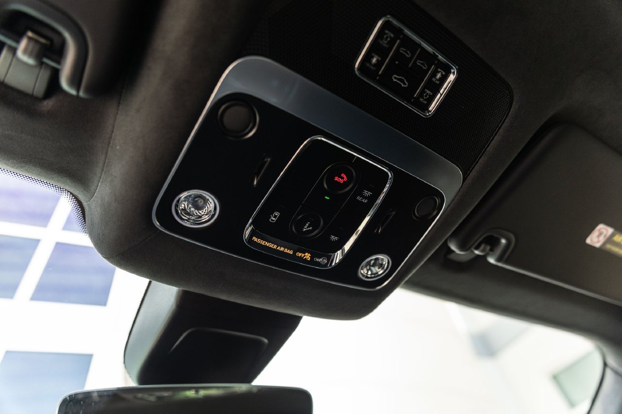 Certified 2025 Bentley Flying Spur Plug-In Hybrid AWD/4WD image 40