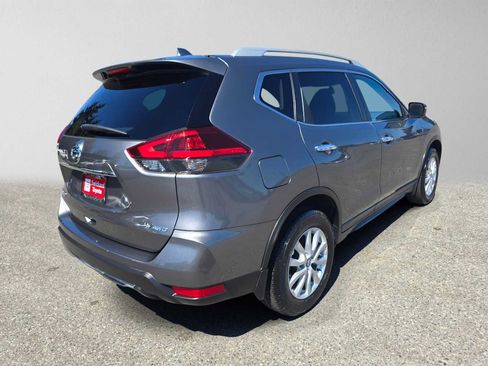 Used 2018 Nissan Rogue SV AWD/4WD image 3