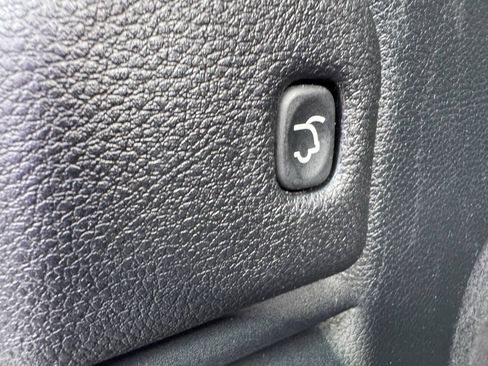 Used 2017 Jeep Grand Cherokee Altitude RWD image 36